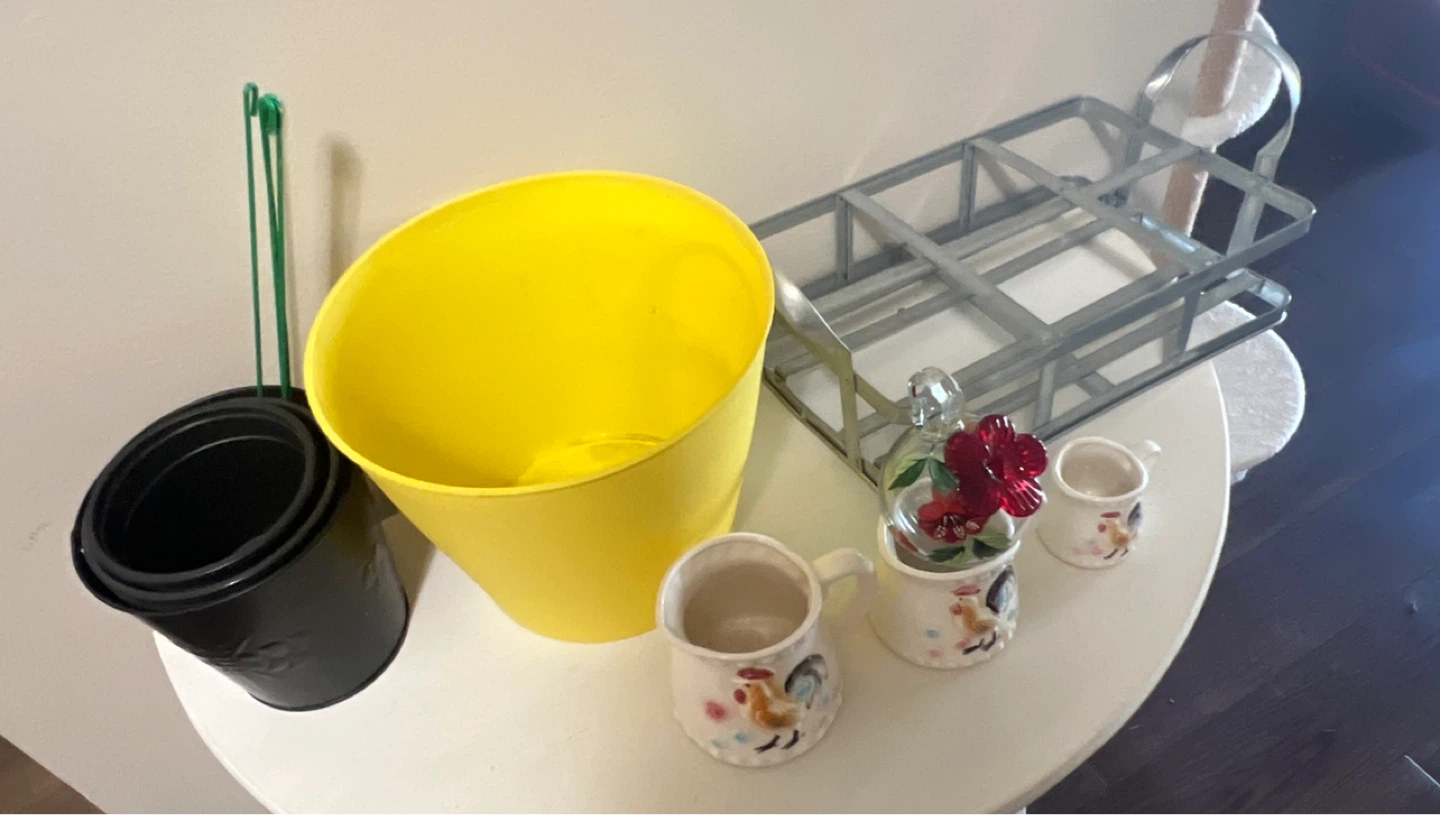 Garden / Patio Items Lot