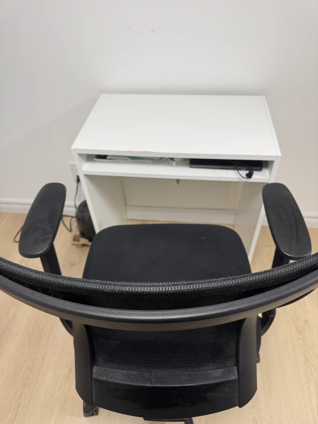 IKEA TABLE and office chair - photo 2
