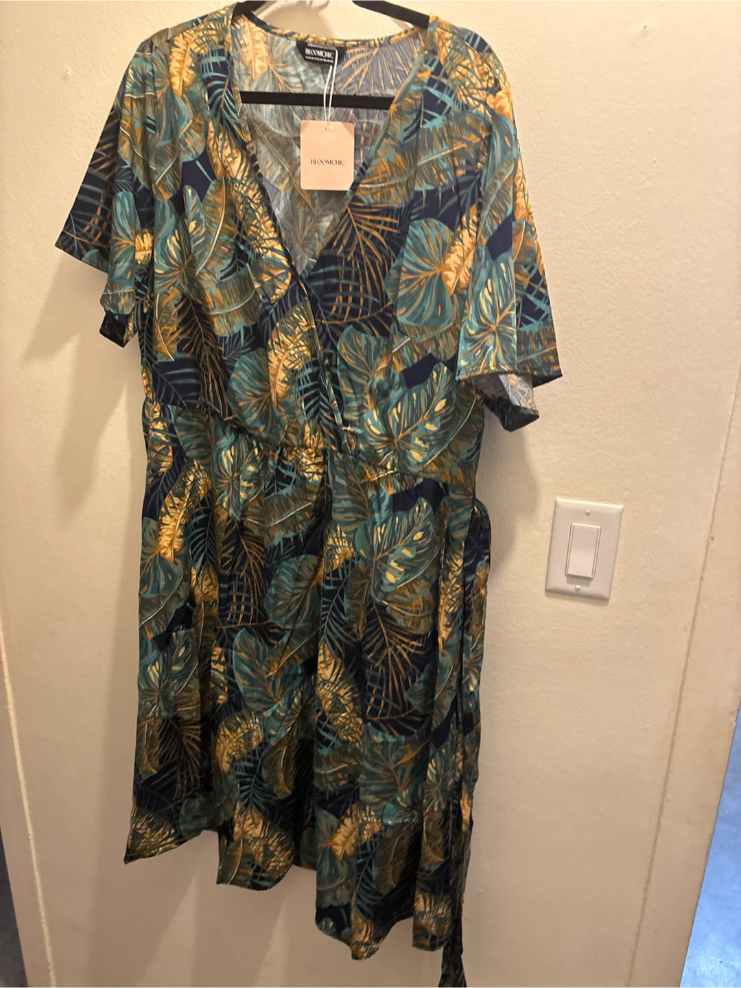 NEW-Size 18-20-Bloom Chic Tropical Print Wrap Dress