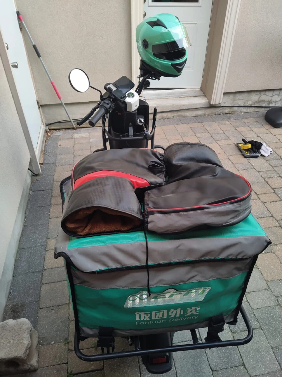 Effi Electric Scooter with Fentuan Delivery Box - photo 3