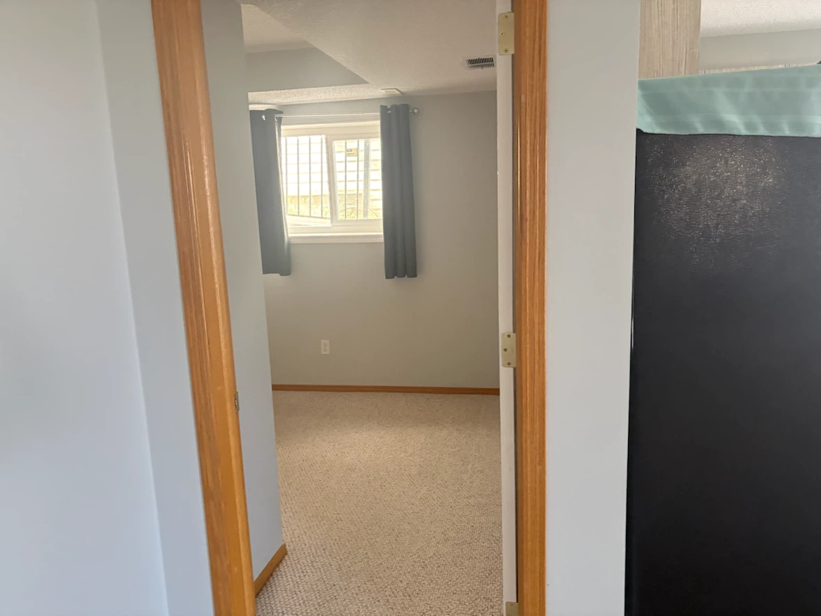 Walkout basement for rent - photo 4