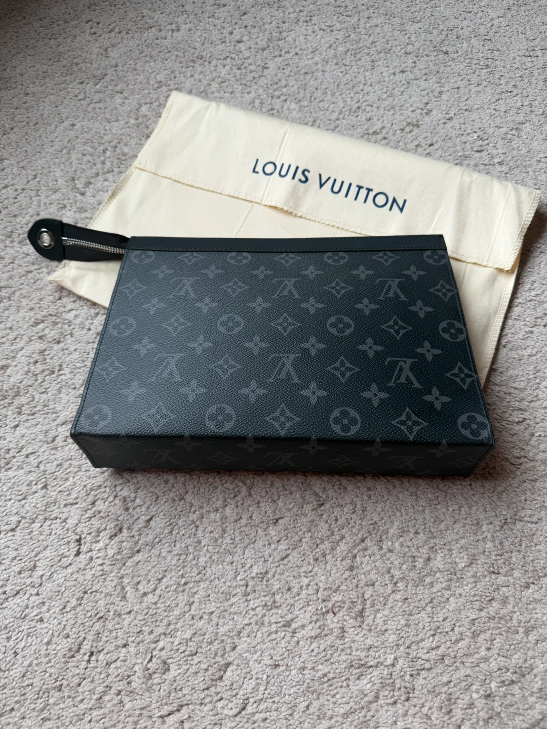 Louis Vuitton Pouch - photo 2
