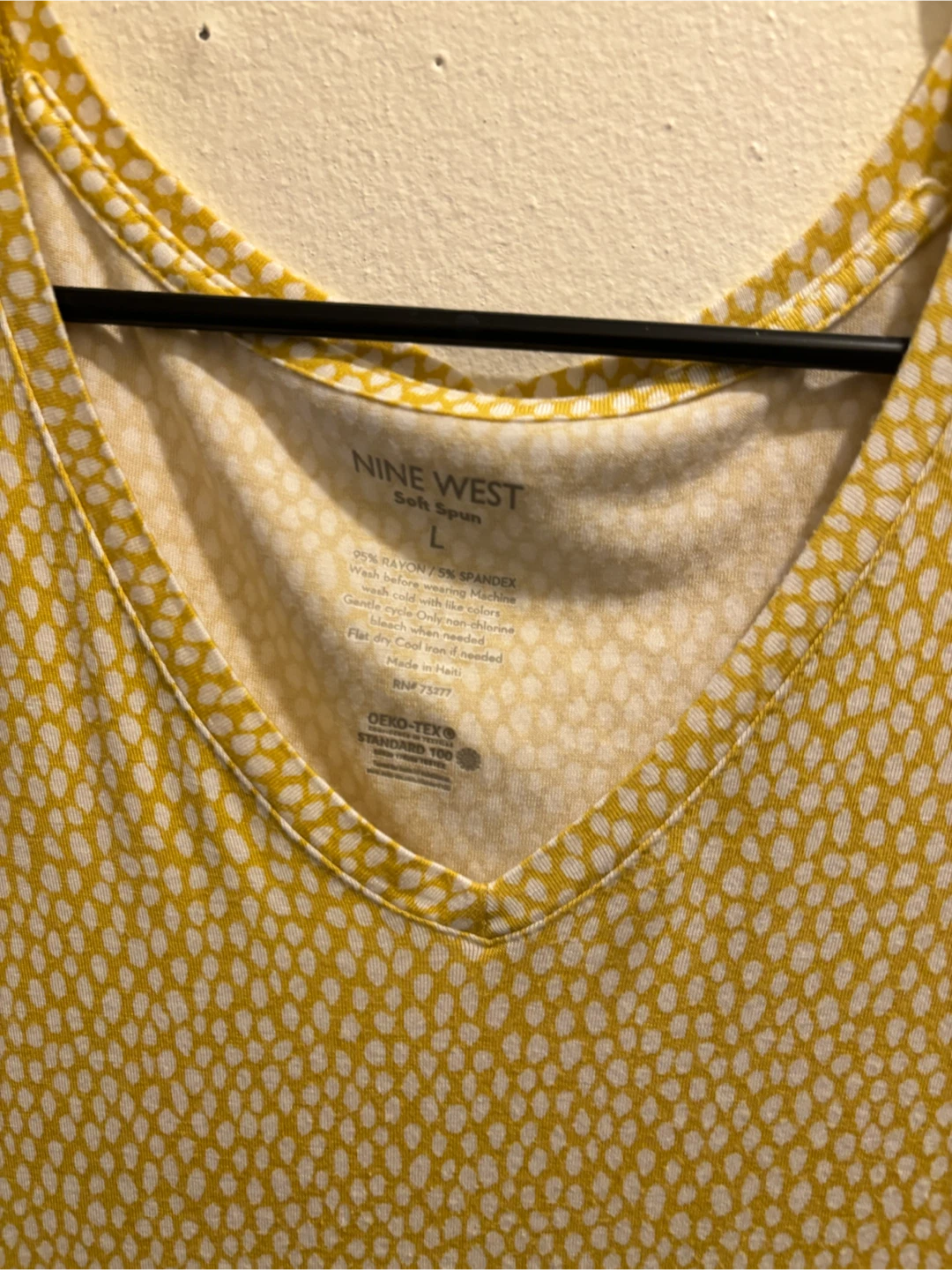 NEW-Size Large Nine West V-Neck T-Shirt - photo 2