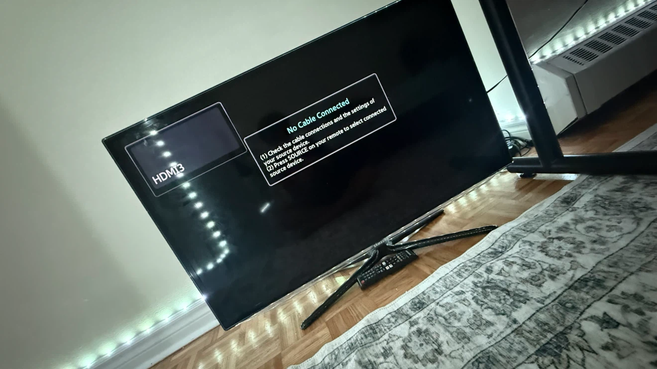 Samsung Smart TV with Remote and cable. - photo 3