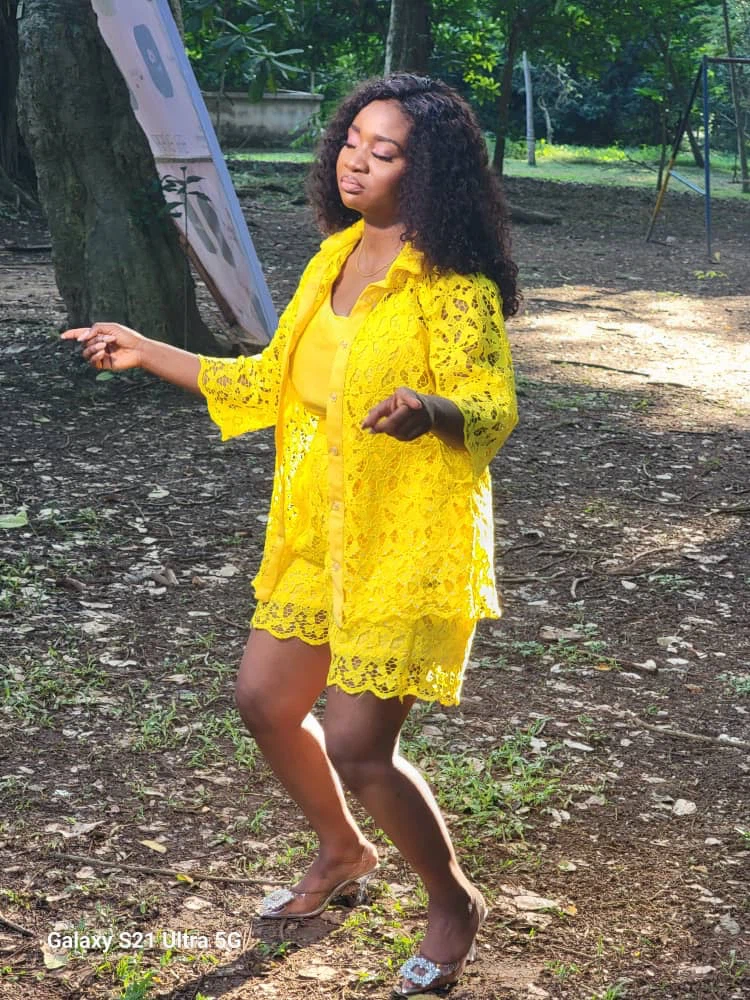 Yellow Lace 3-Piece Set - photo 5