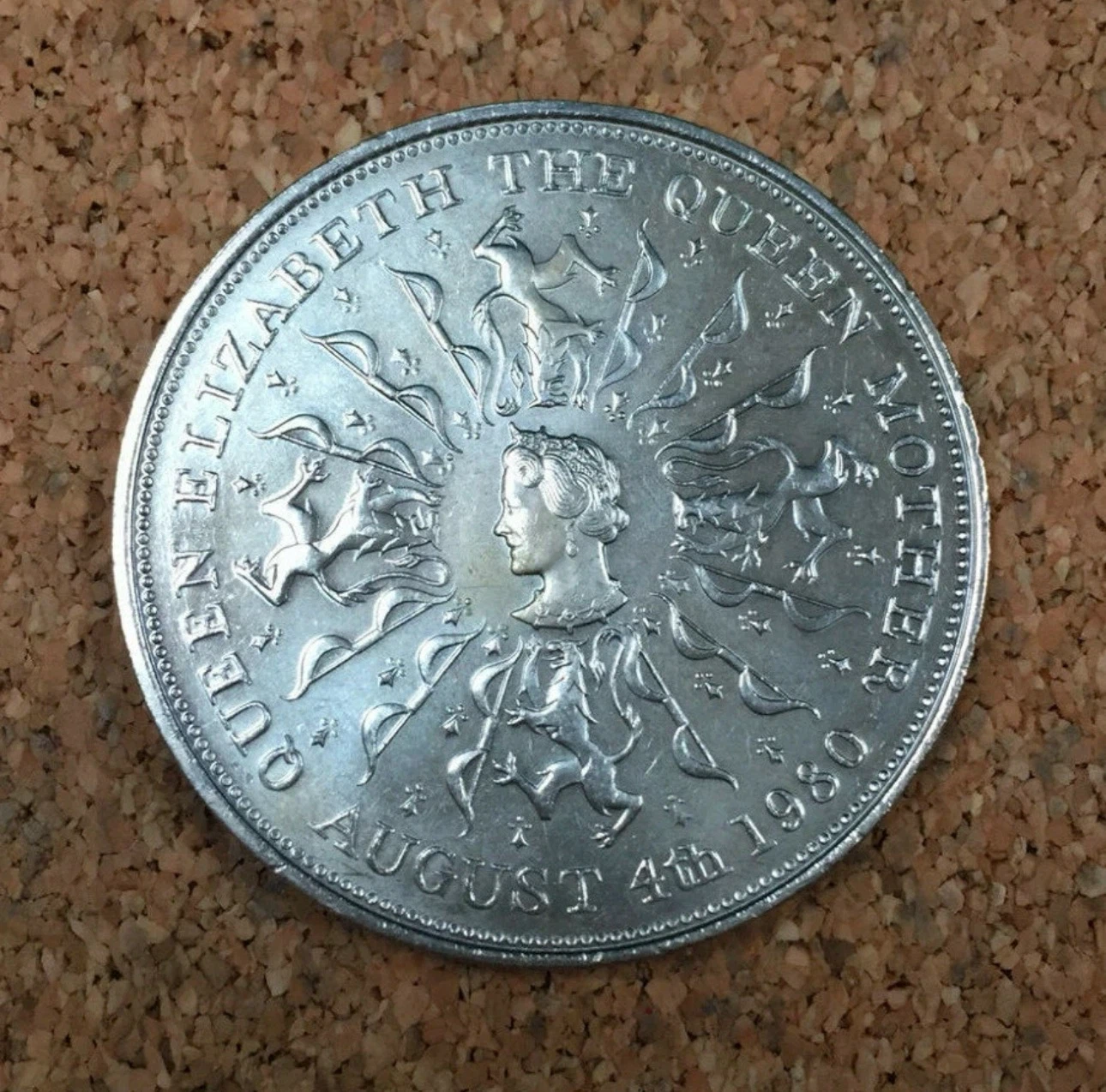Queen Elizabeth The Queen Mother Coin - August 4th 1980 - photo 2