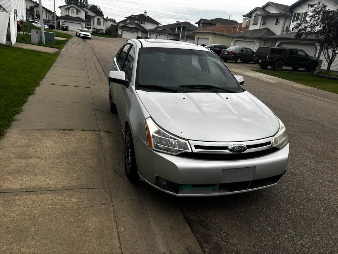 209 Silver Ford Focus Sedan - photo 2