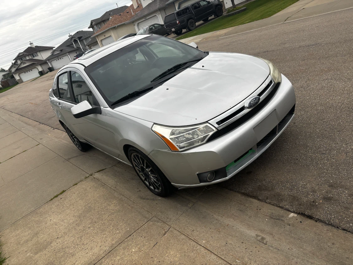 209 Silver Ford Focus Sedan - photo 3