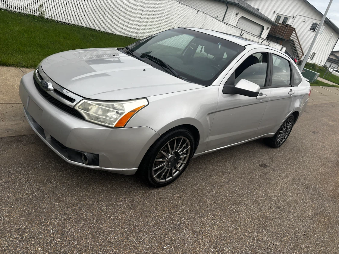 209 Silver Ford Focus Sedan - photo 4