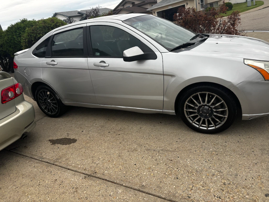 209 Silver Ford Focus Sedan - photo 5