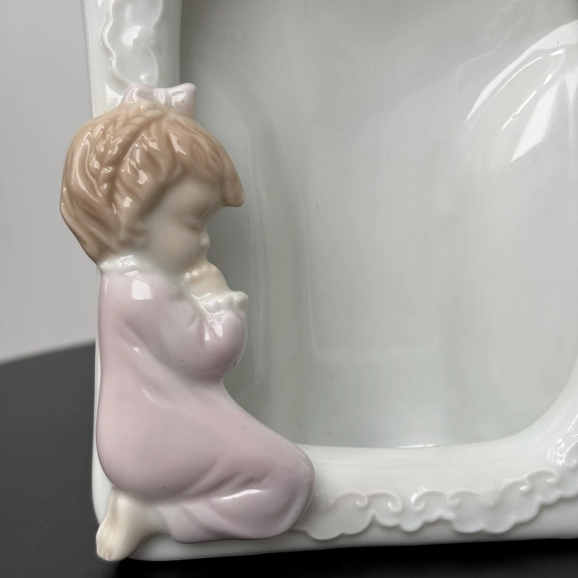 2 Ceramic Praying Child Photo Frames - photo 3