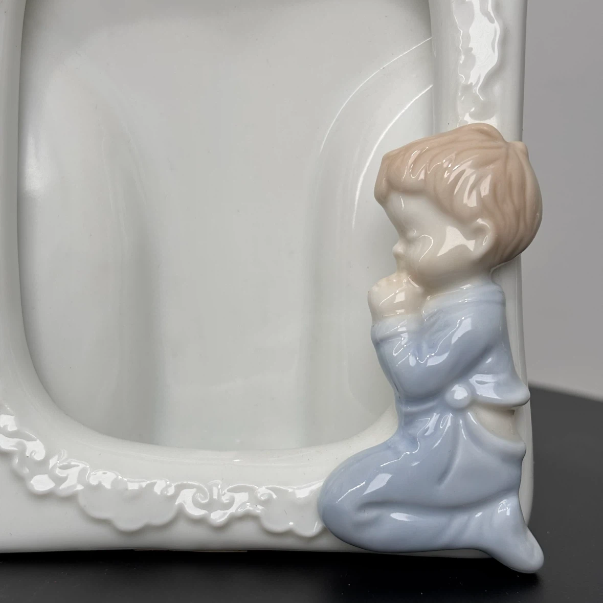 2 Ceramic Praying Child Photo Frames - photo 4