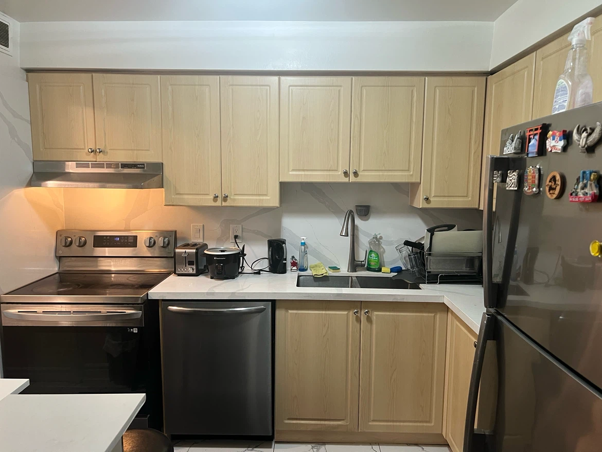 Room in Condo Etobicoke - Furnished All Inclusive Sep 1 $1100 - photo 4