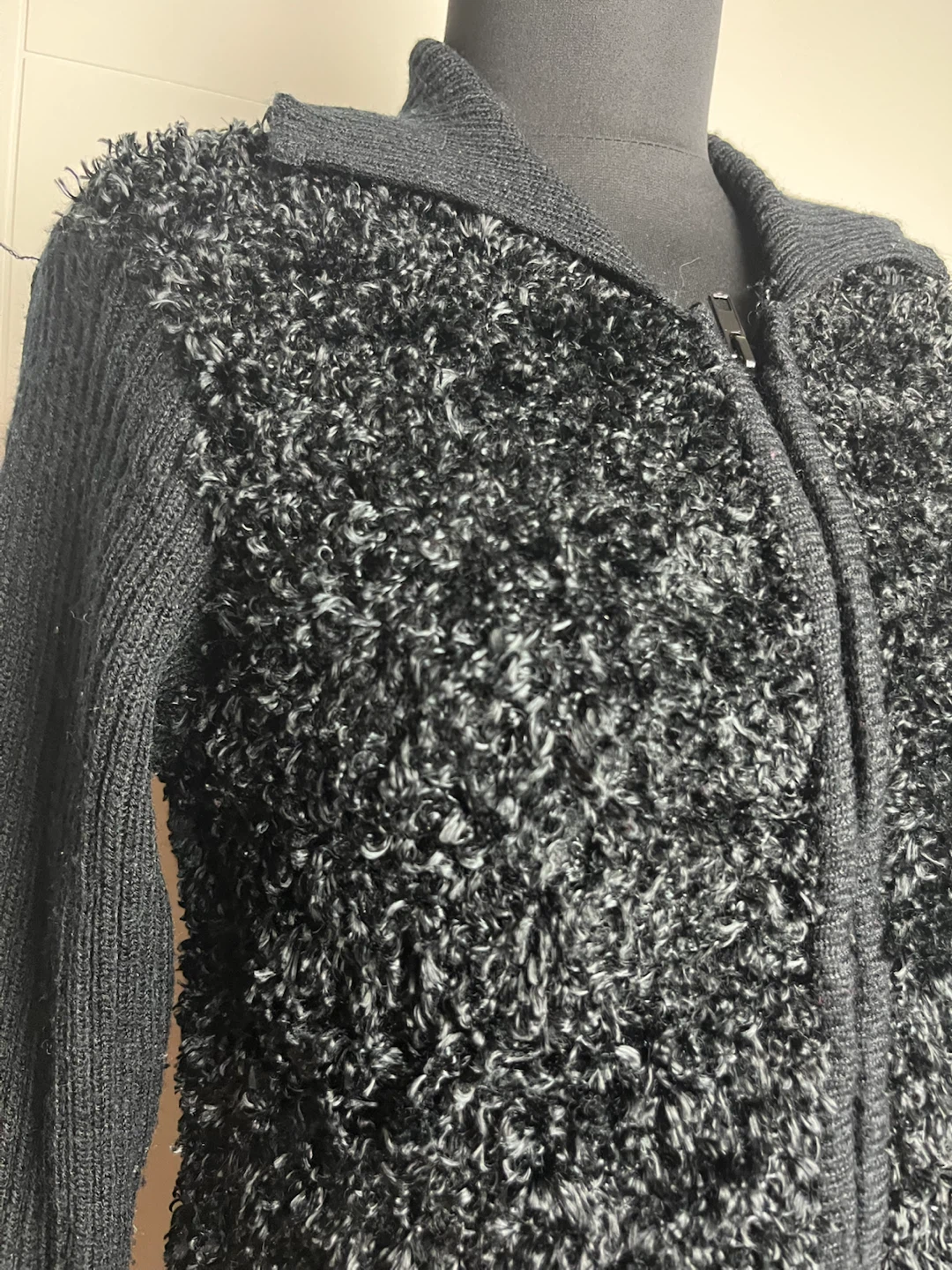 Black fuzzy knit zip-up cardigan - photo 3