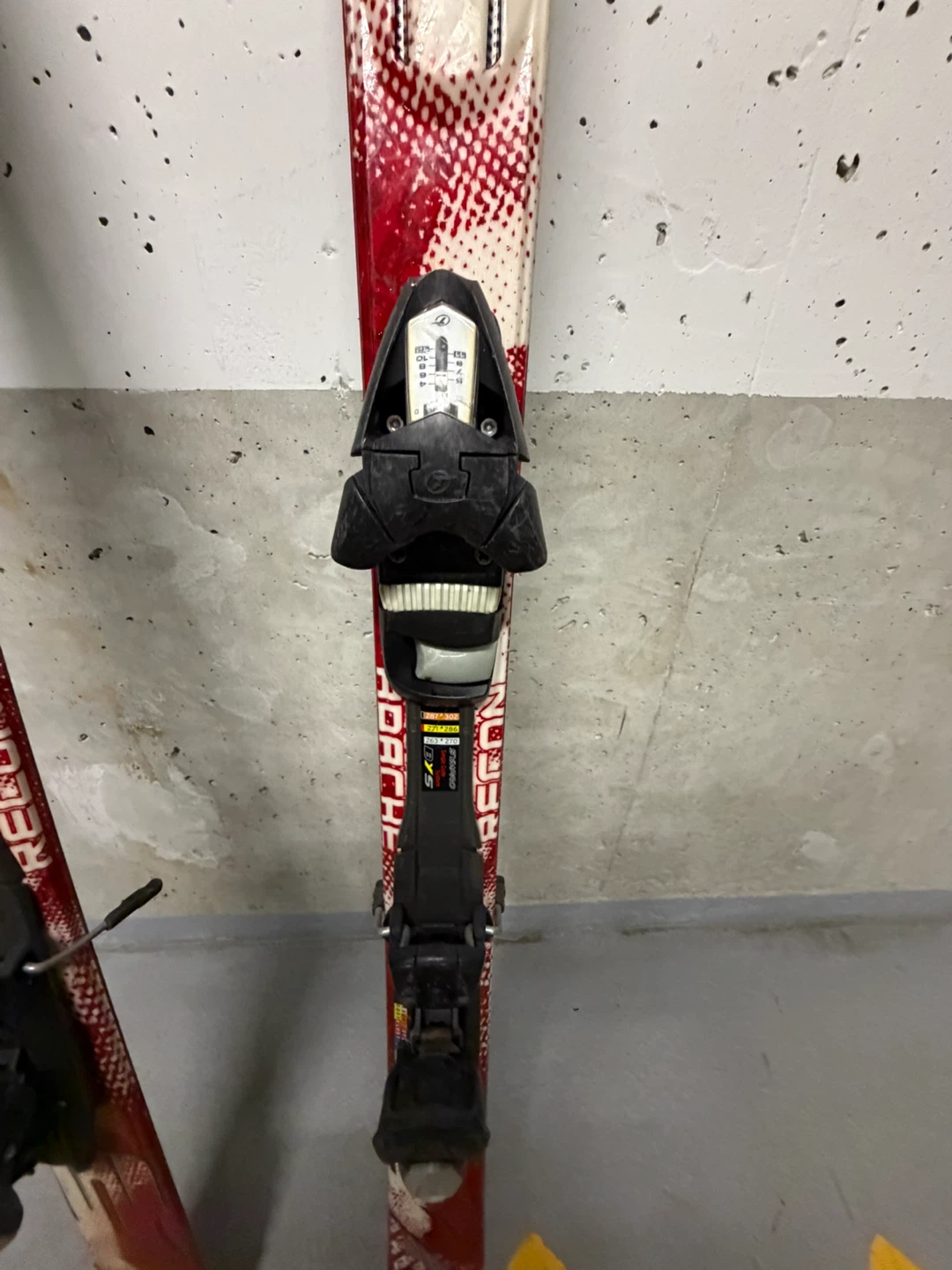 Apache brand skis