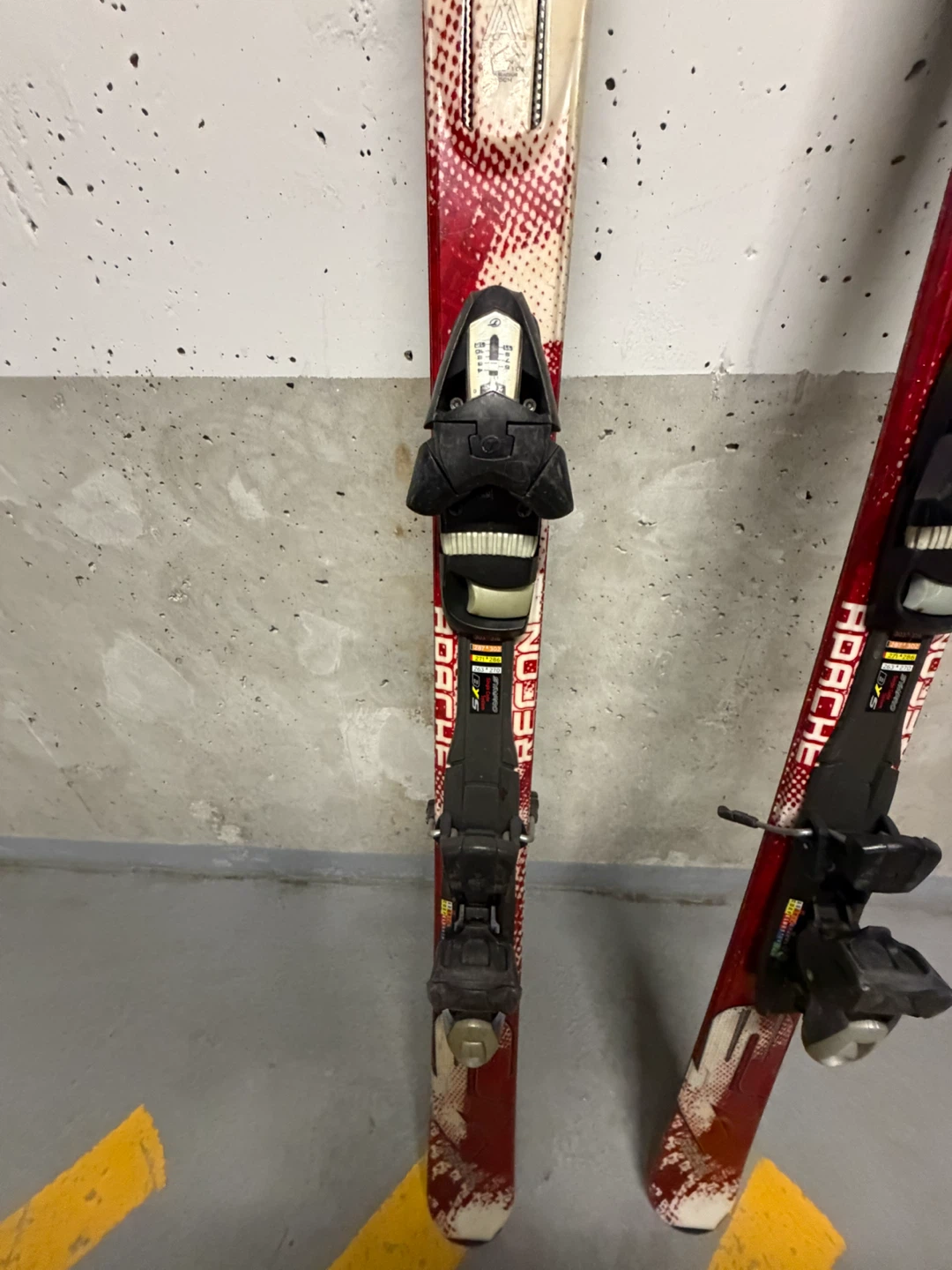 Apache brand skis - photo 3
