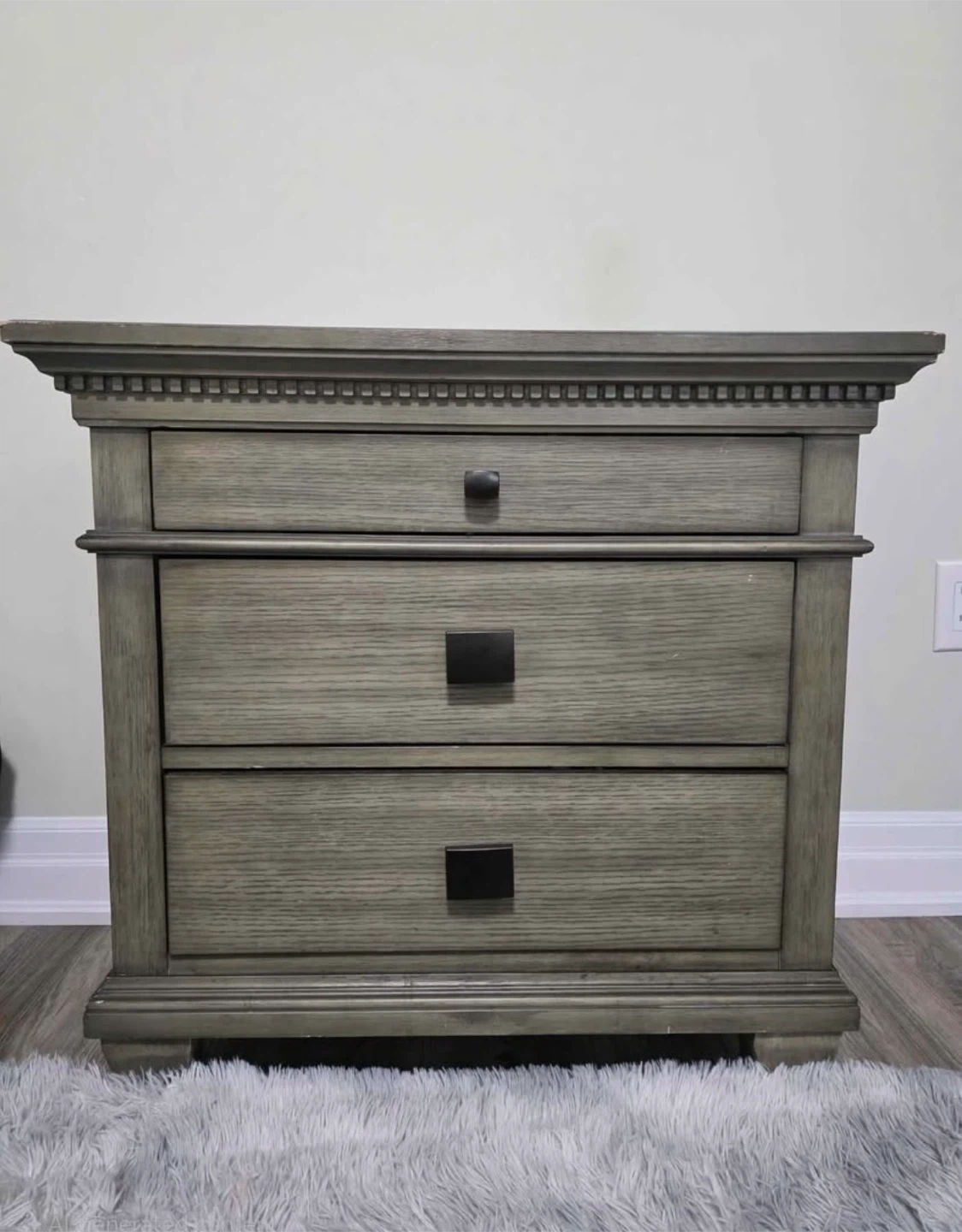 Grey 3-Drawer Nightstand