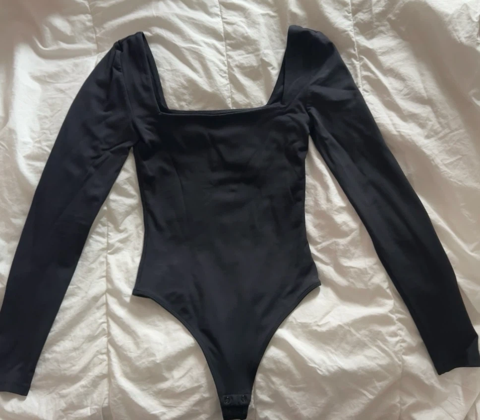 Aritzia Long Sleeve Square Neck Bodysuit