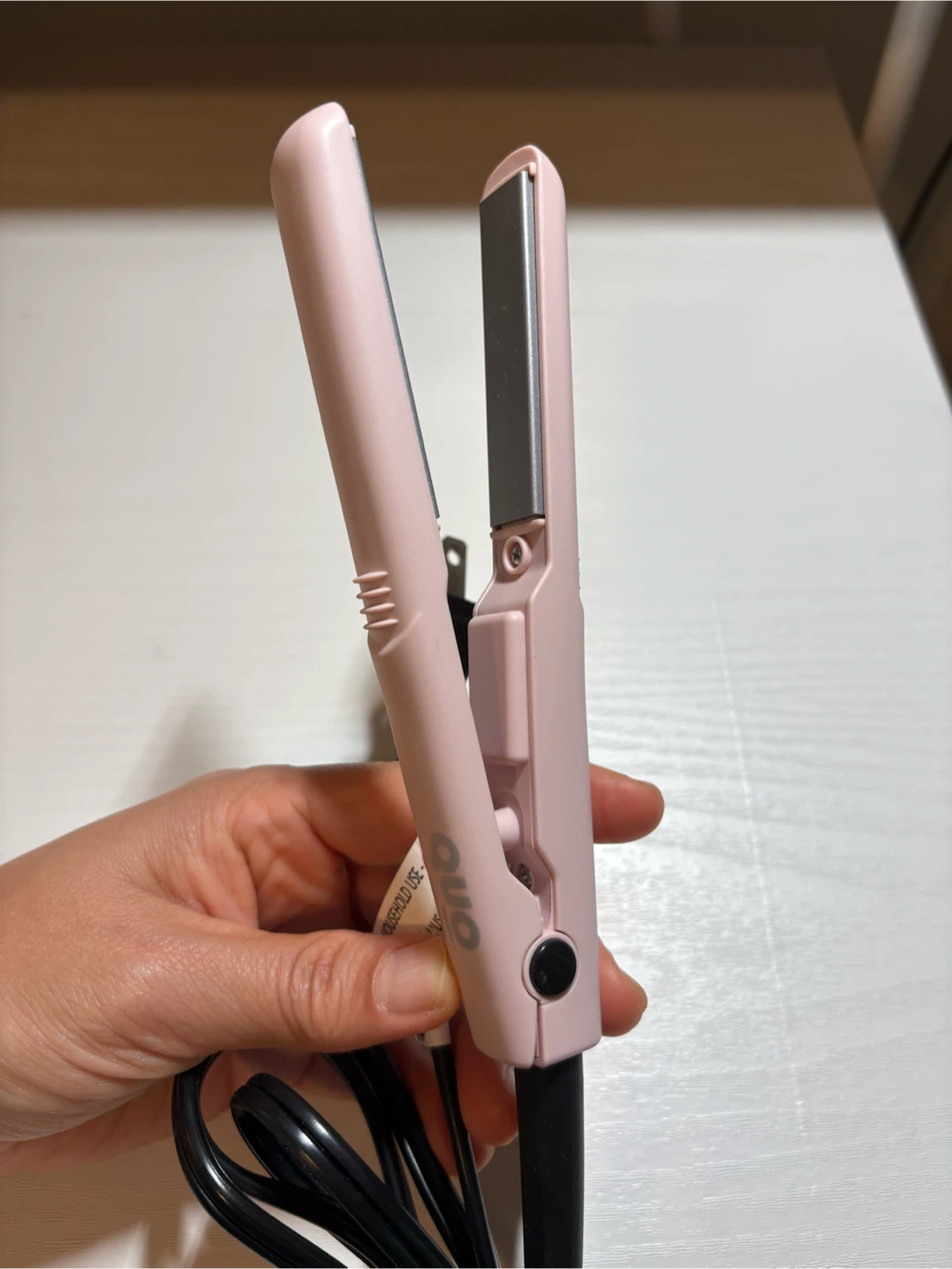 QUO Pink Mini Hair Straightener