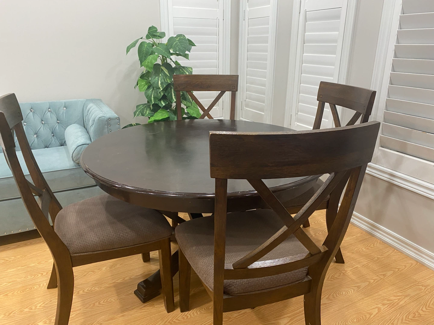 Dark Wood Round Dining Table Set with 4 Chairs