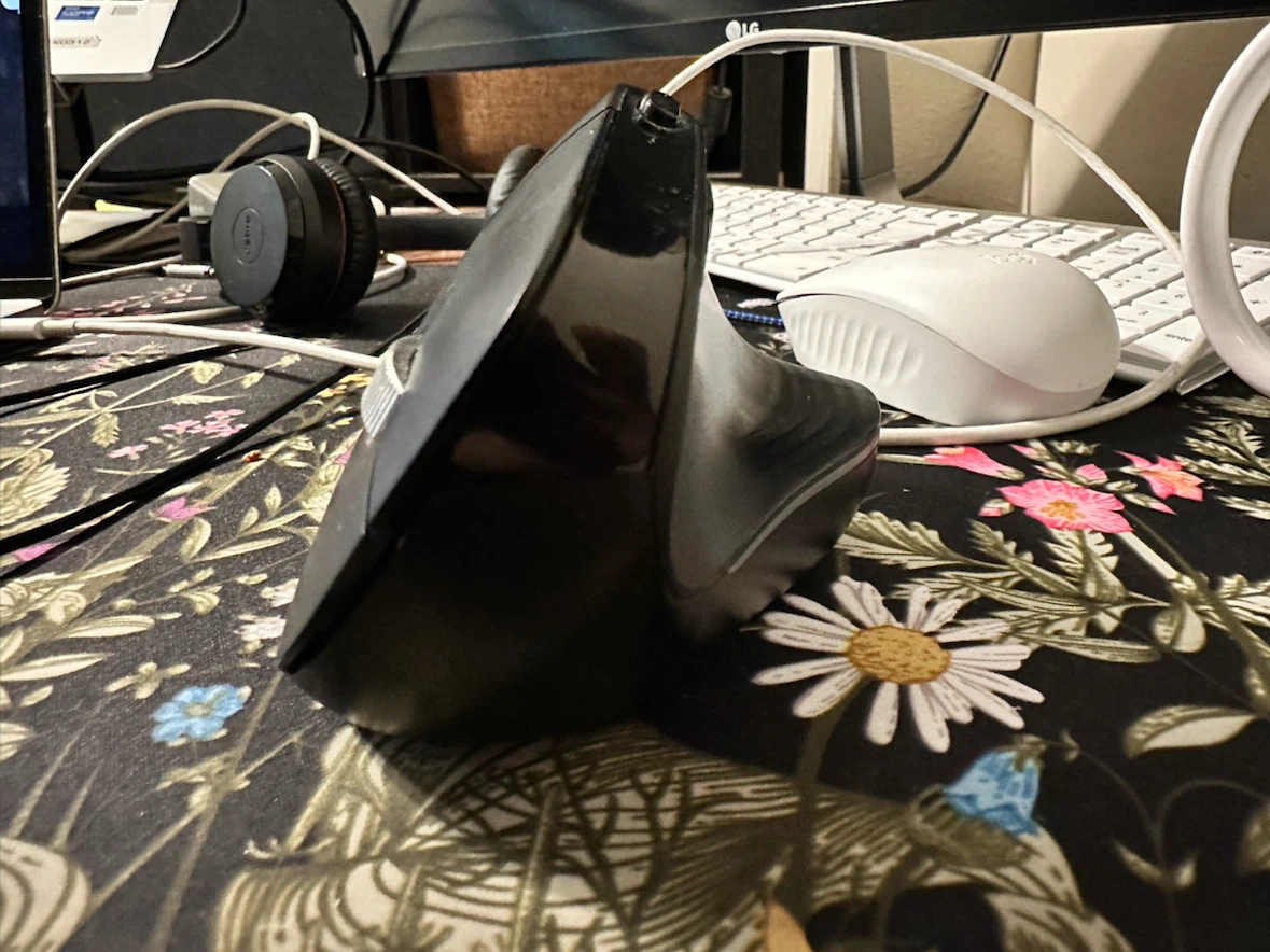 Black Vertical Ergonomic Mouse - photo 2