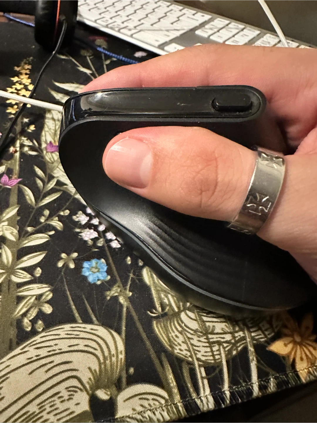 Black Vertical Ergonomic Mouse - photo 5
