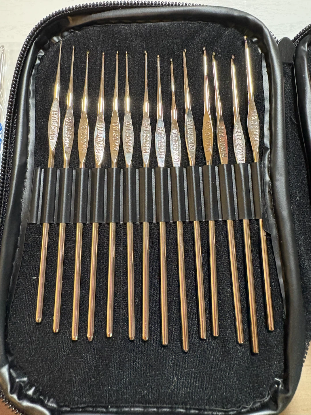 Crochet Hook Set with Case - photo 4