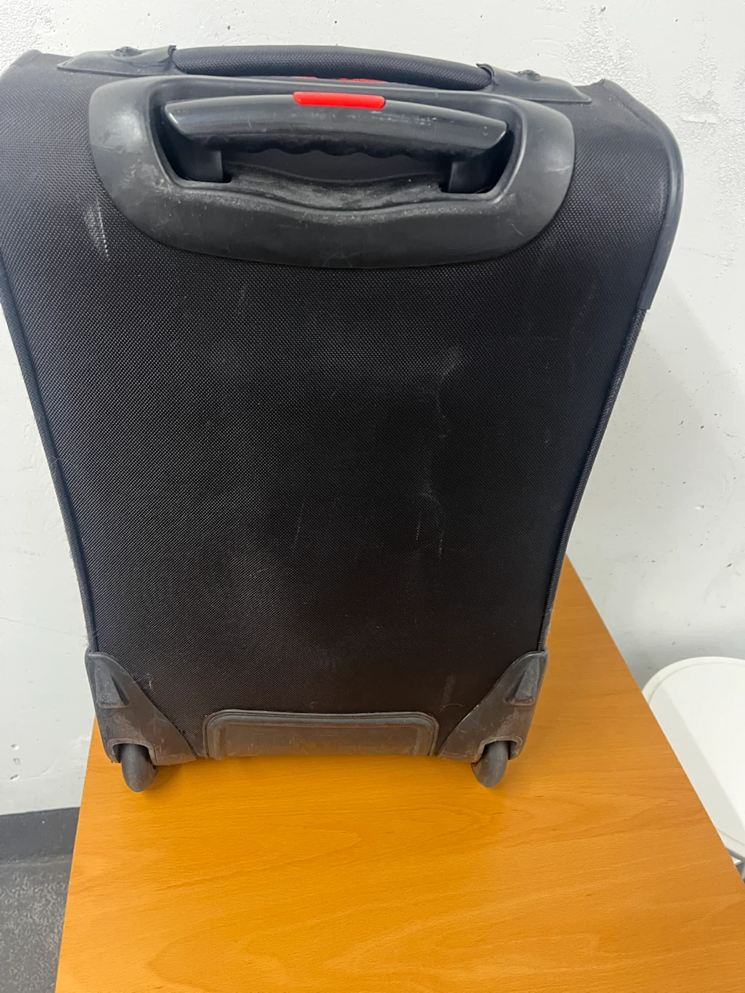 Bentley Black Rolling Carry-On Luggage 22" - photo 5