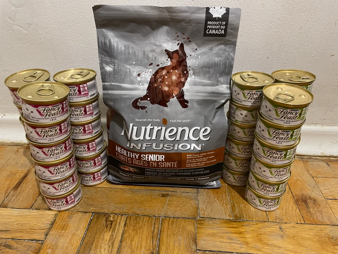 Cat Wet & Dry Food Lot