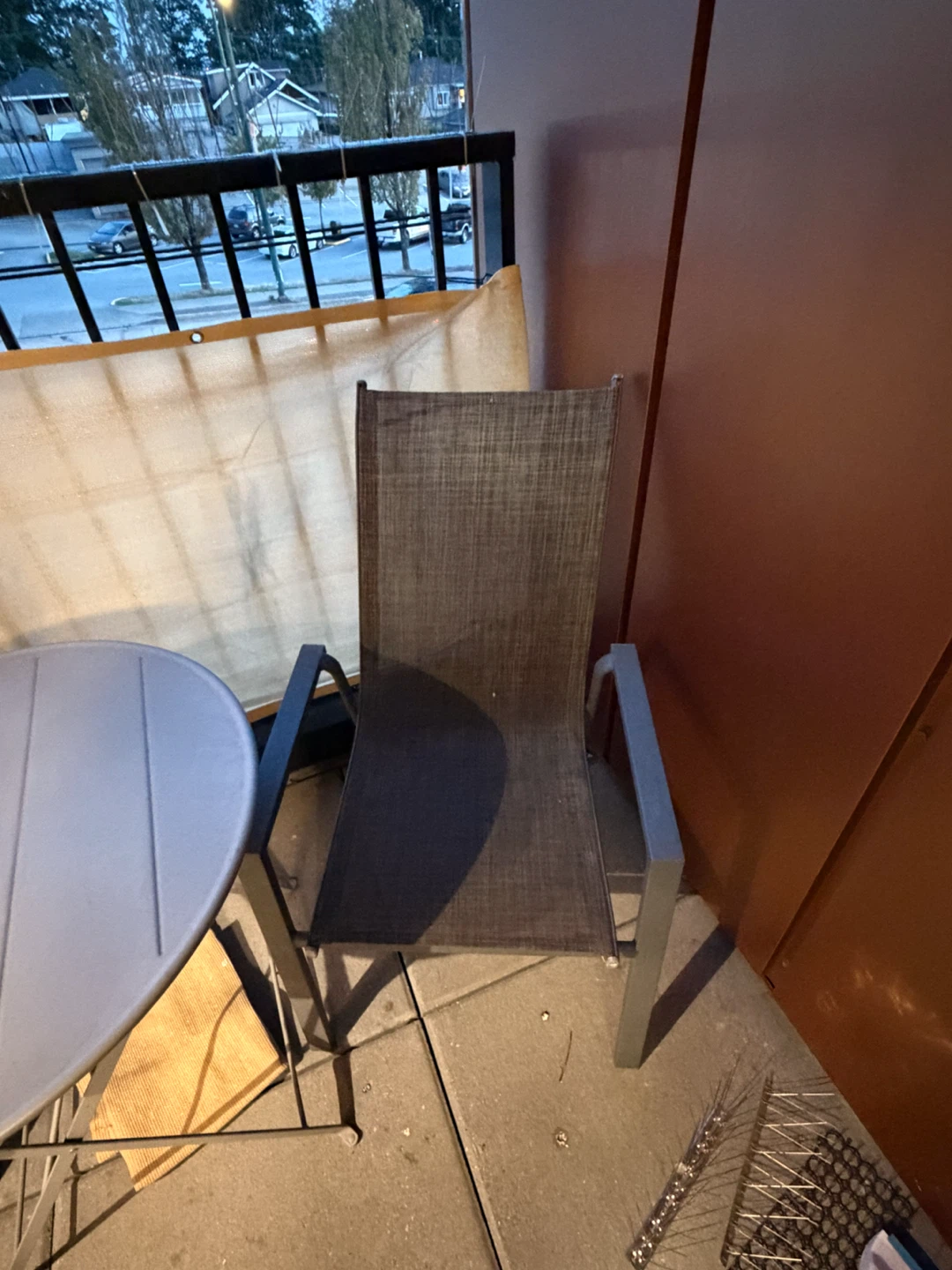 Round Bistro Table and Chairs Set - photo 3