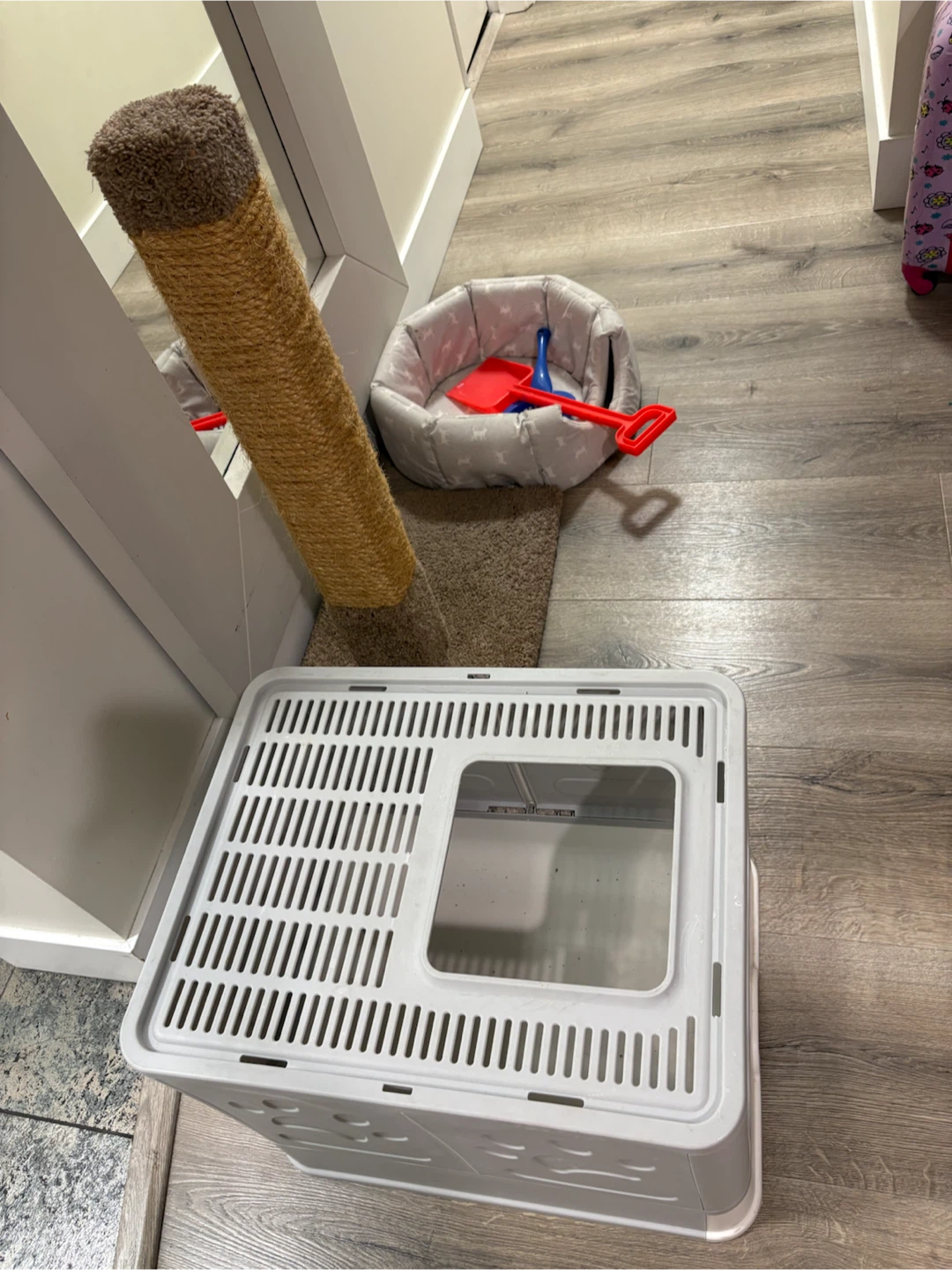 Pet Bed, Litter Box, and Scratching Post Set - photo 4