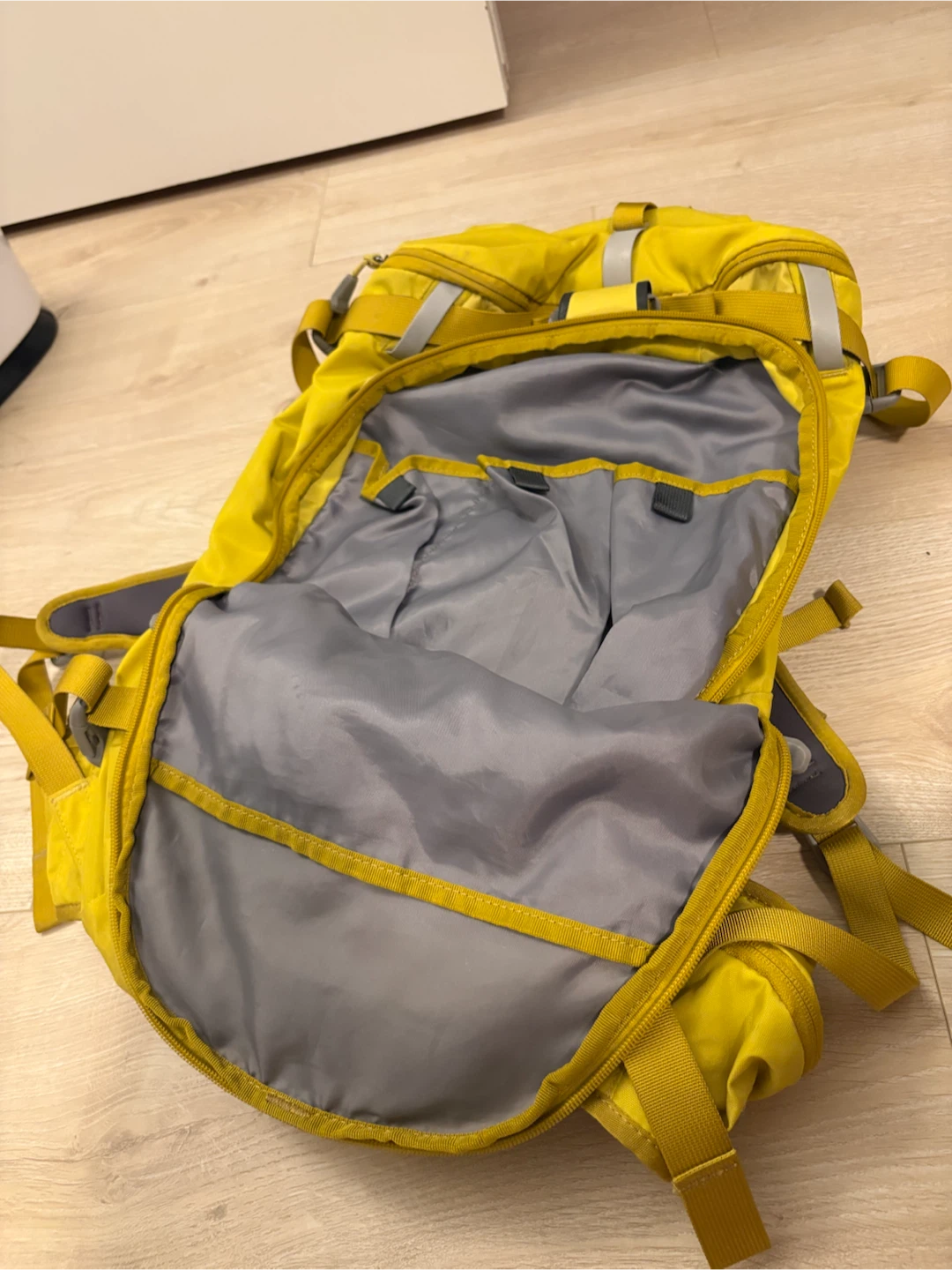 Marmot Backcountry 32 Yellow Backpack - photo 3