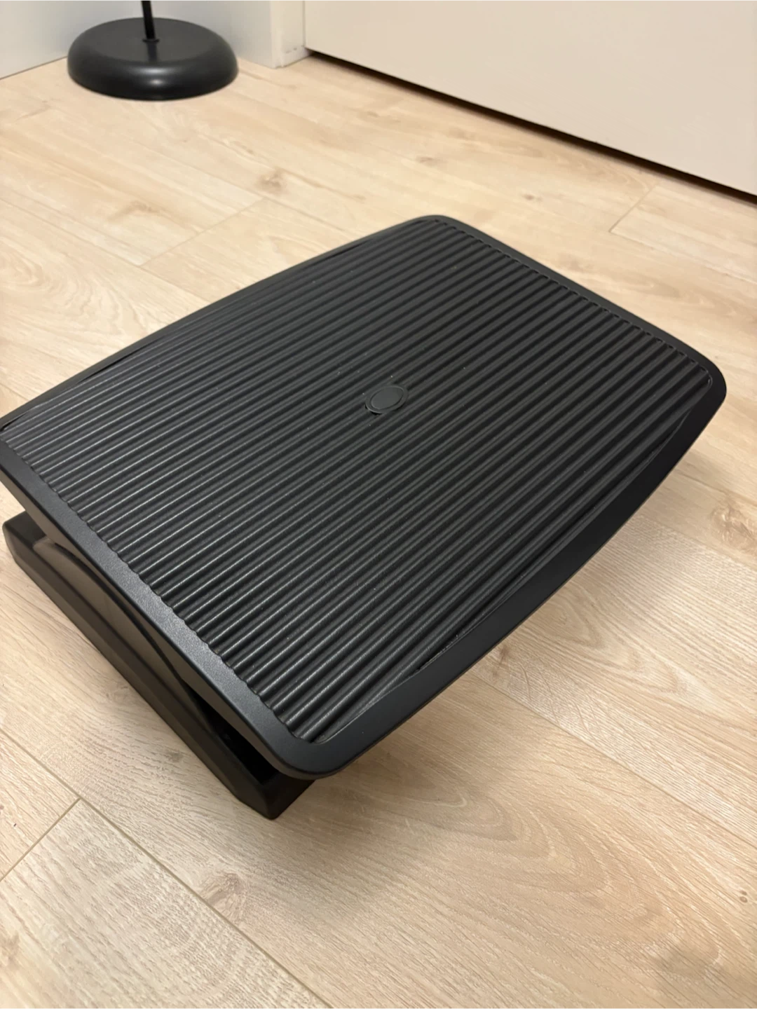 Ergonomic Footrest + FREE Samsonite Lumbar Support Cushion) - photo 2