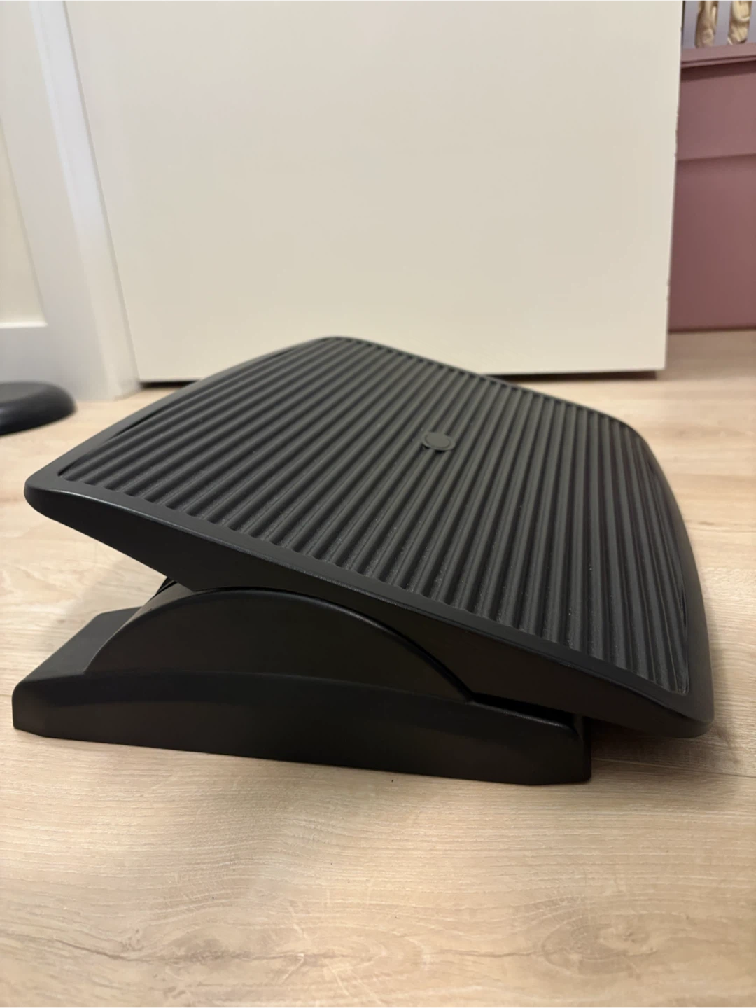 Ergonomic Footrest + FREE Samsonite Lumbar Support Cushion) - photo 4