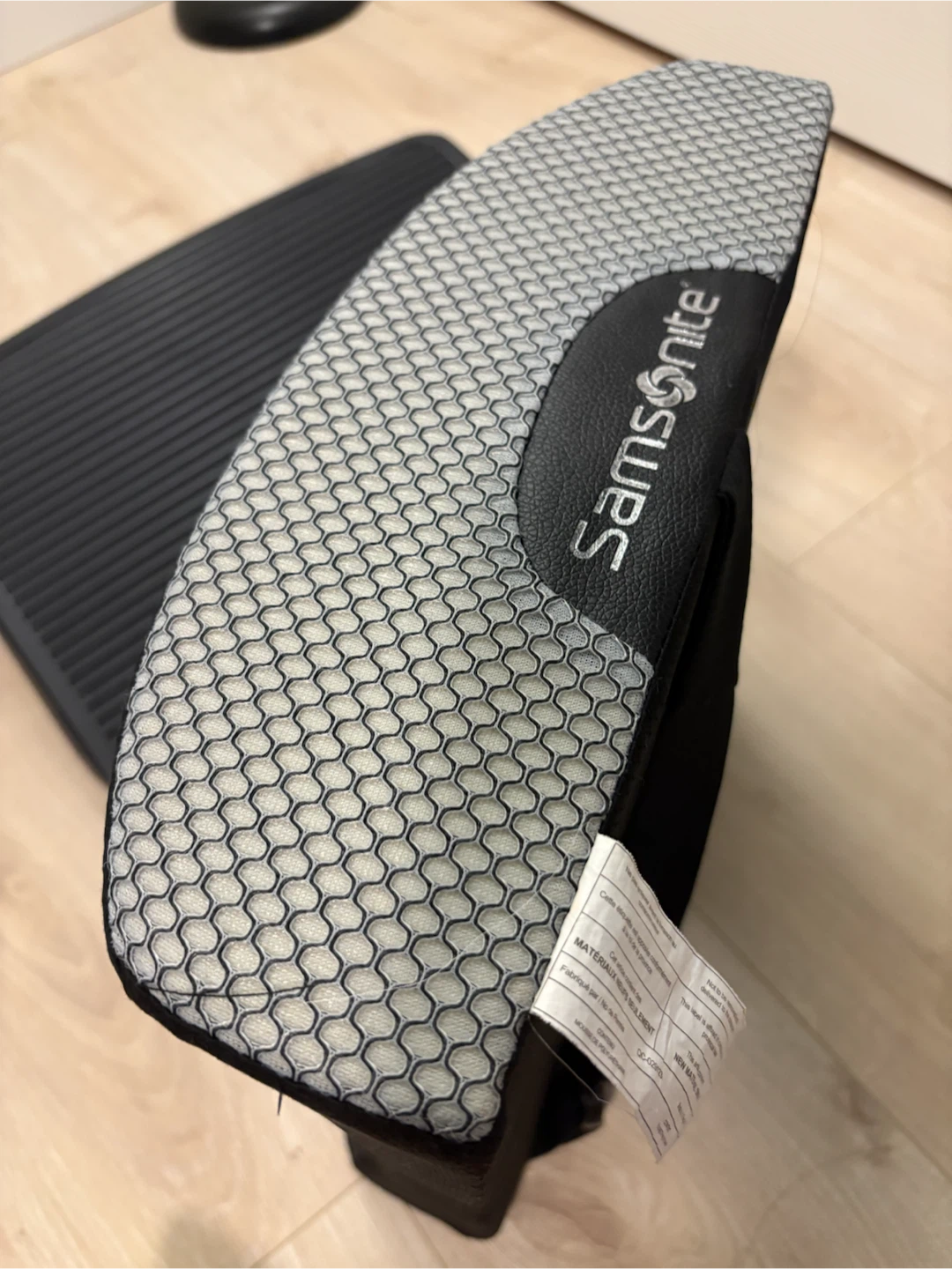 Ergonomic Footrest + FREE Samsonite Lumbar Support Cushion) - photo 5