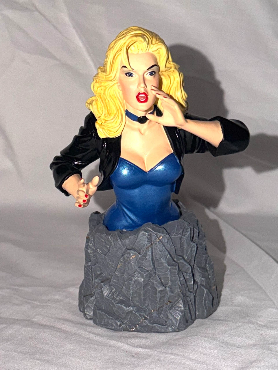 DC Comics Justice League Black Canary Mini Bust Limited Edition - photo 3