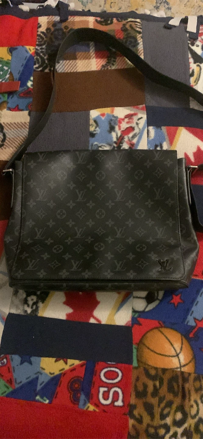 Louis Vuitton Messenger Bag