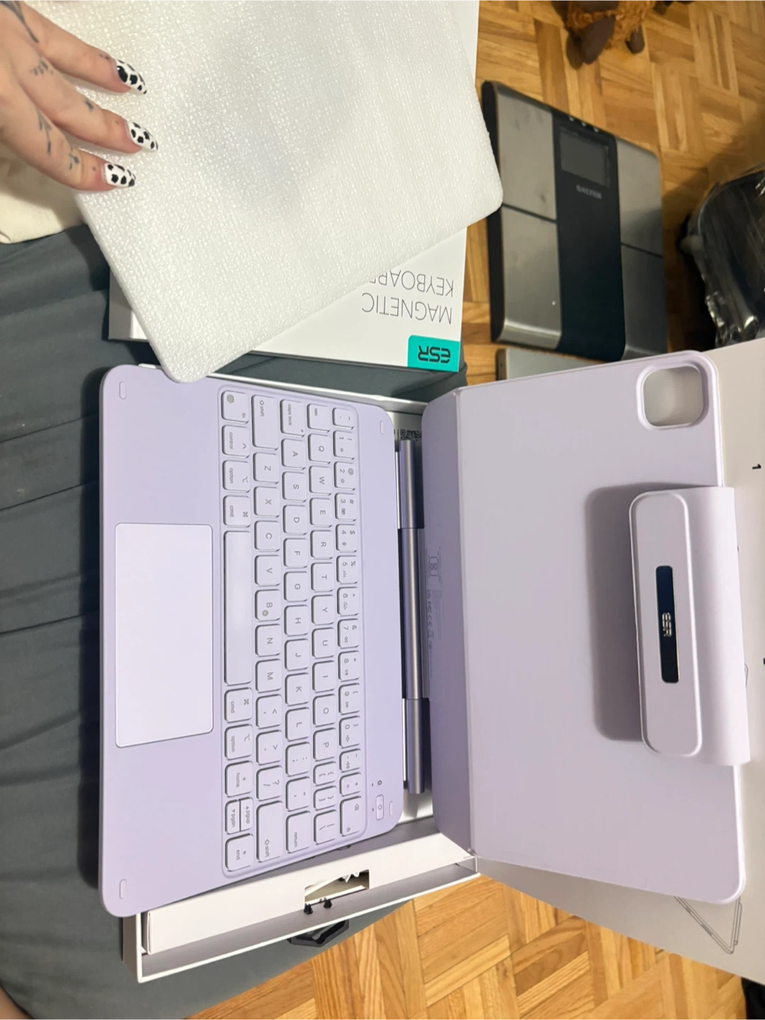 ESR iPad Air 11"/Pro 11" Magnetic case with Keyboard - photo 3