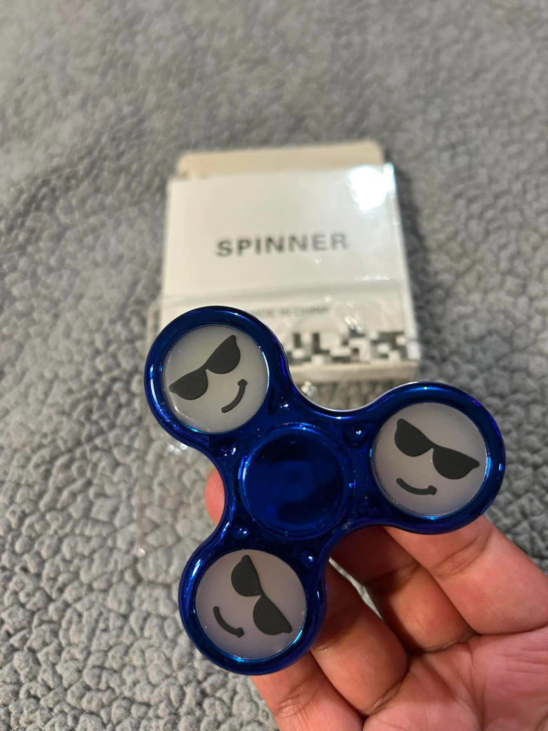 Hand Spinner Fidget Toy - Multiple Designs-Glow in the dark - photo 2