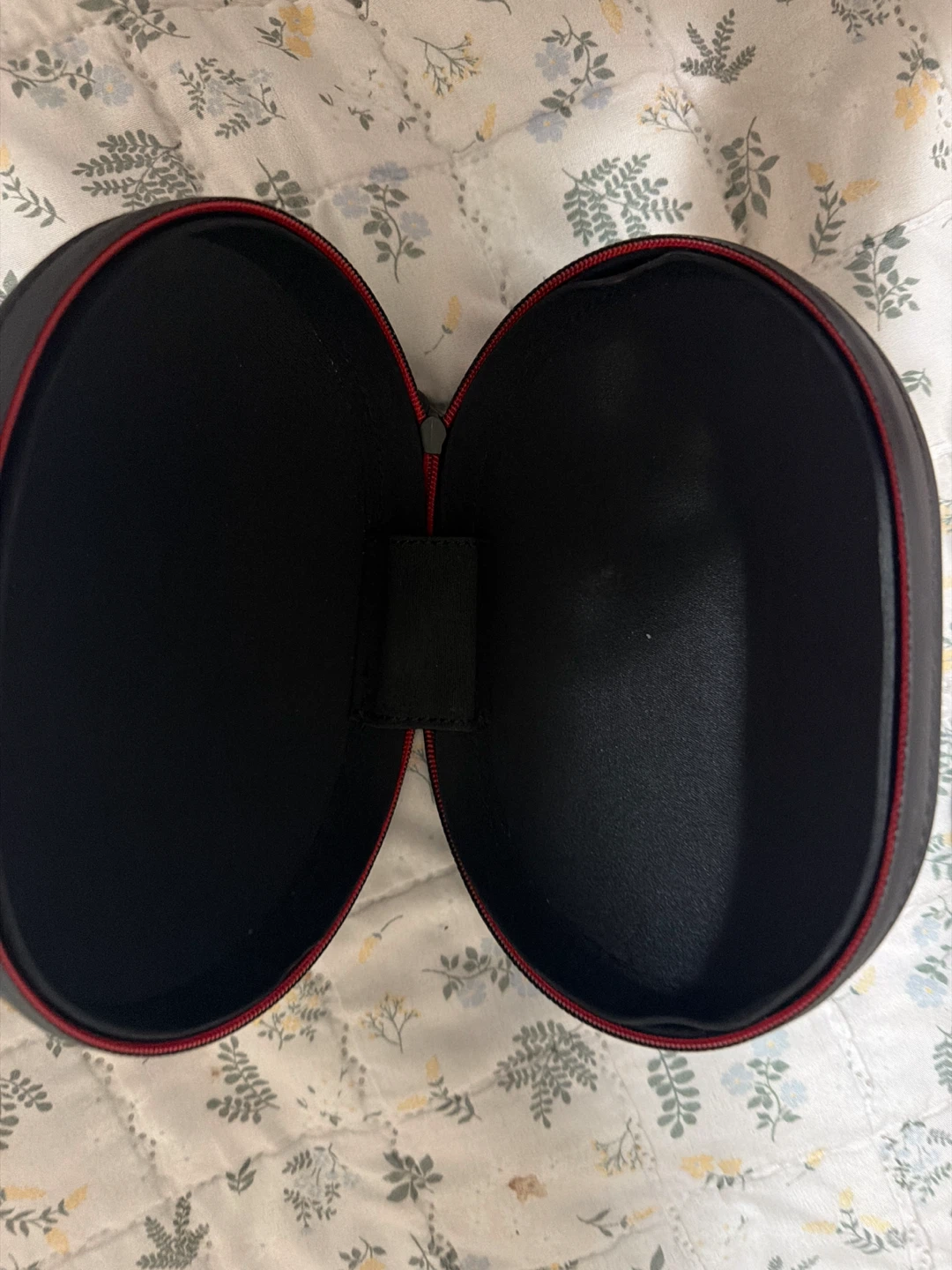 Black Over-Ear Headphones with Case - photo 3
