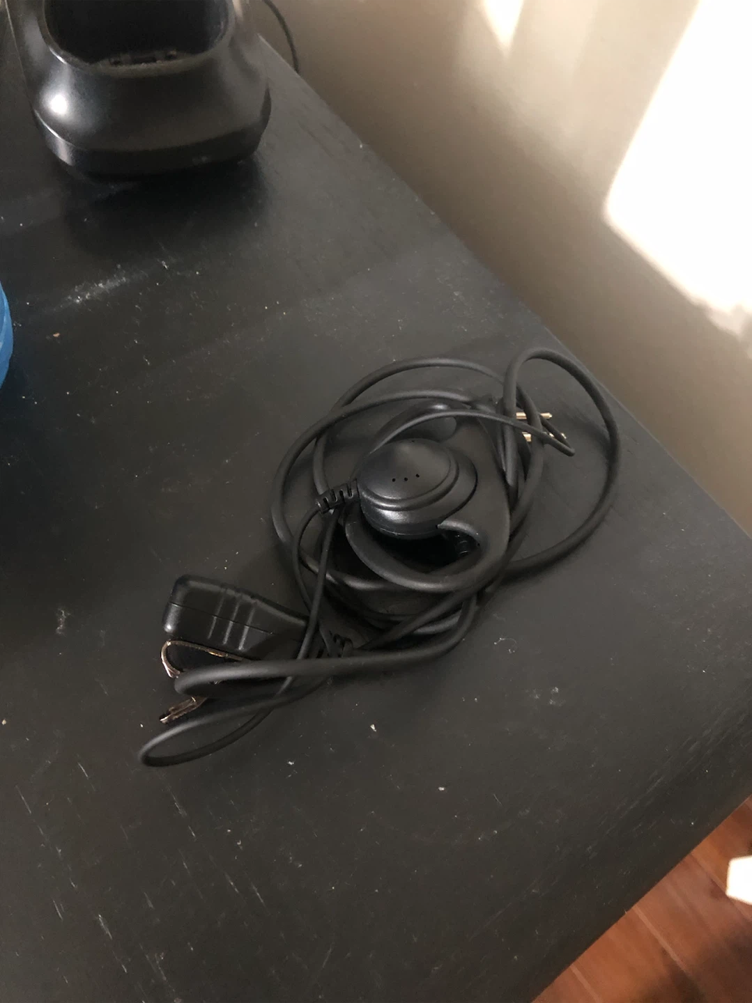 Black Hands-Free Earpiece with Mic - photo 2