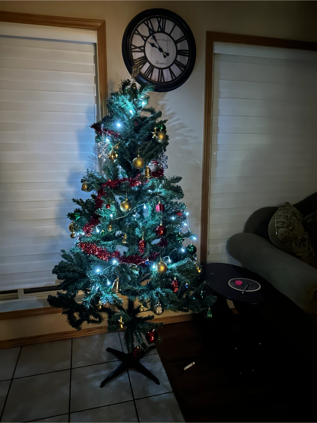 Decorated Christmas Tree with Lights - photo 5