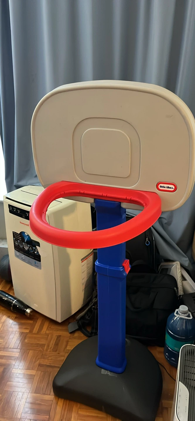 Little Tikes Adjustable Basketball Hoop