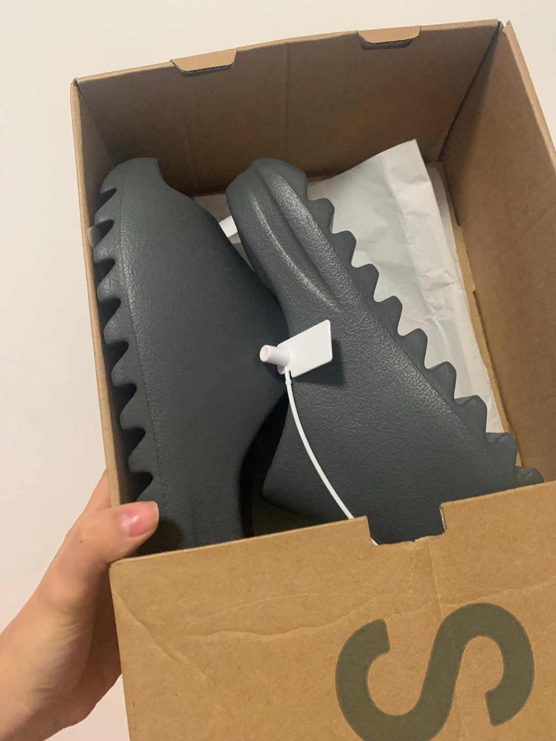 Adidas Yeezy Slide - Size 8 - photo 3