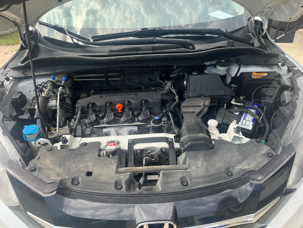 White Honda HR-V SUV - photo 4