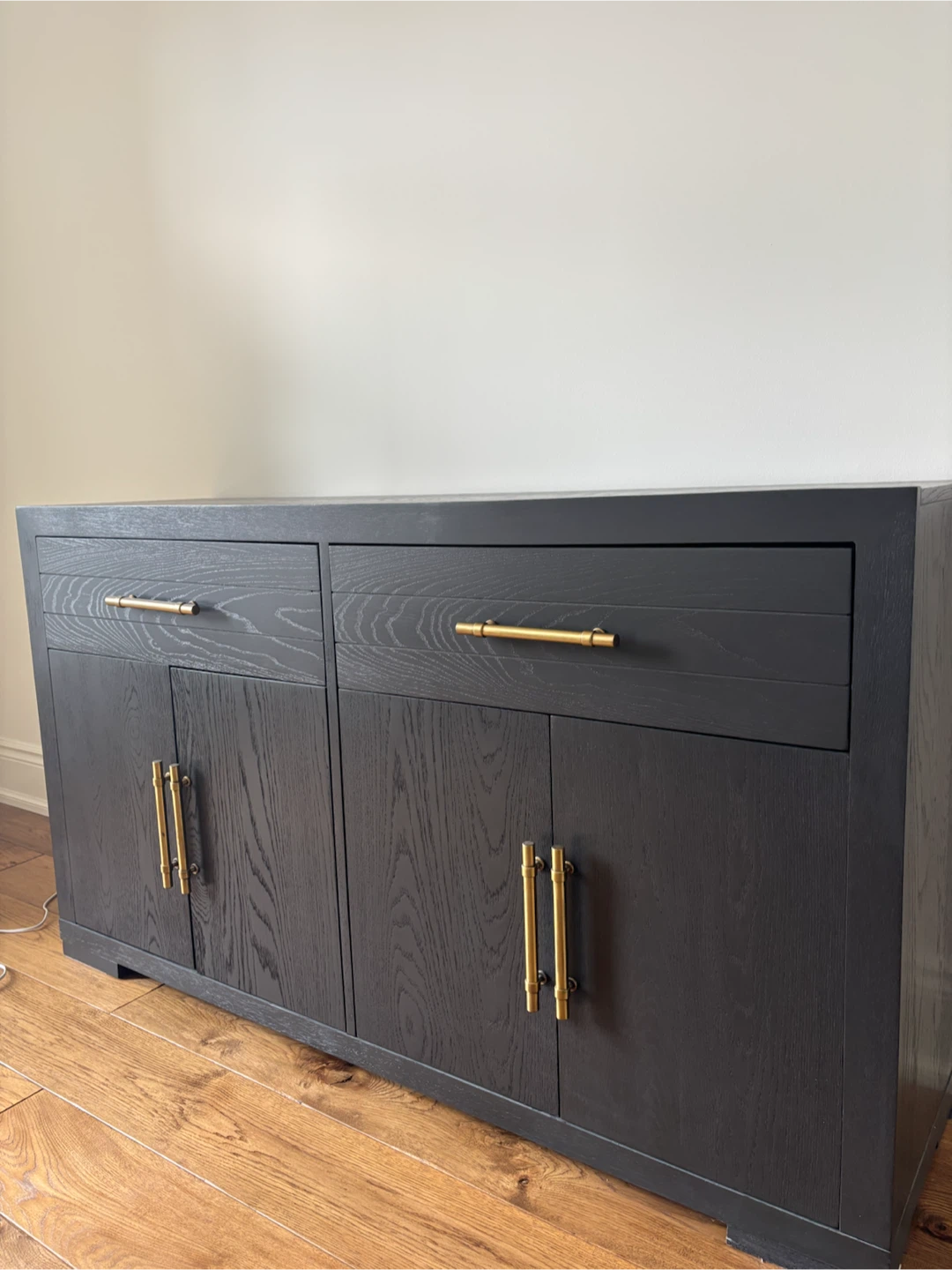 BLACK BUFFET MODERN SELECT HRDWDS OAK VENEERS 4 YEARS OLD