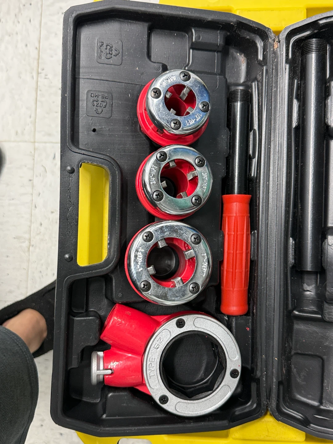 Central Machinery 5 PC. Ratcheting Pipe Threader Set 1/2"-1"