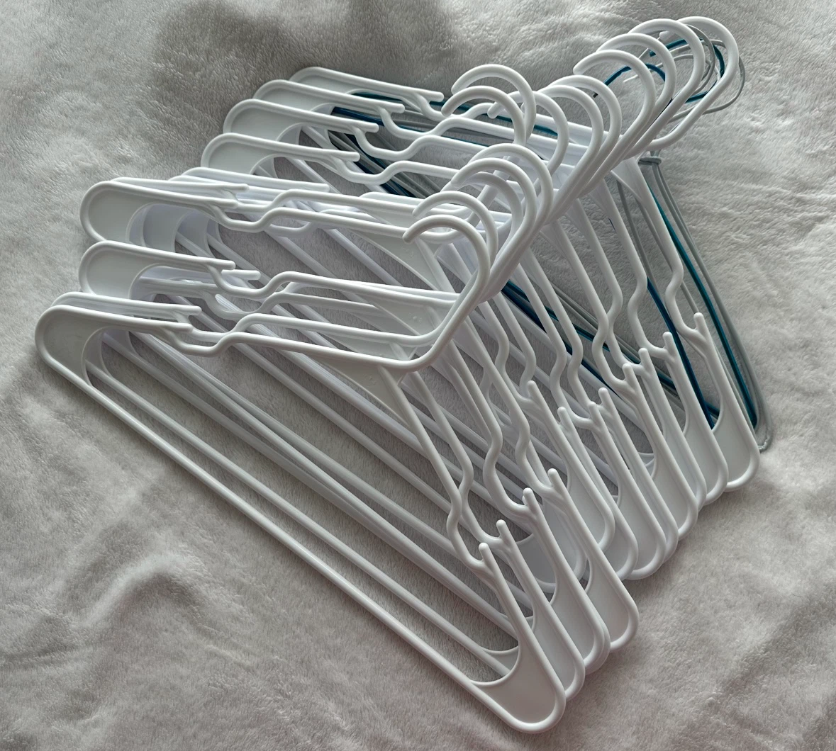 Set of 14 Strong Plastic Hangers (new) - photo 2