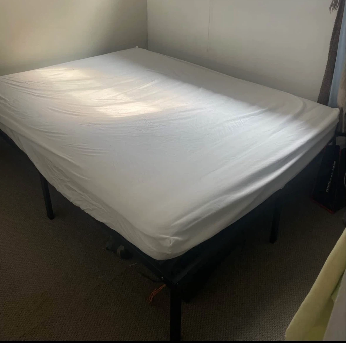 Queen size bed frame - photo 2