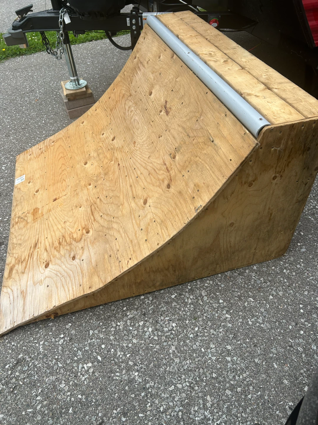 Skateboard ramp